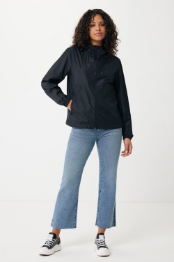 Logotrade ärikingituse foto: Iqoniq Logani taaskasutatud polüestrist tuulejope